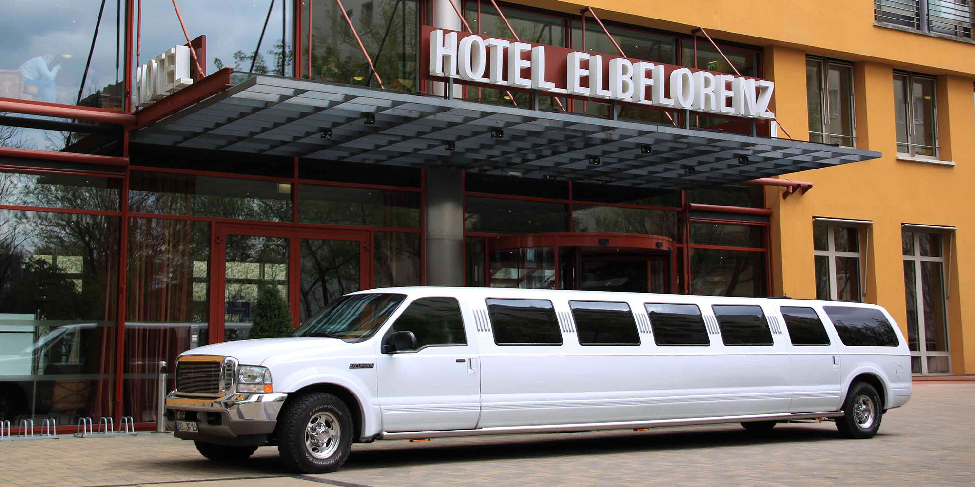 Ford Excursion Stretchlimo in Dresden / Ford Excursion stretch limousine in Dresden